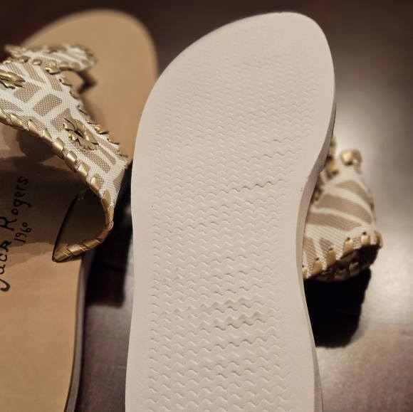 Jack Rogers gold/ white sandles. - Picture 2 of 3